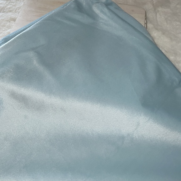 NIP Set of 2 Pillow cover Soft Velour 18” x 18”  Zipper open/close 2/piece Blue - Picture 4 of 4